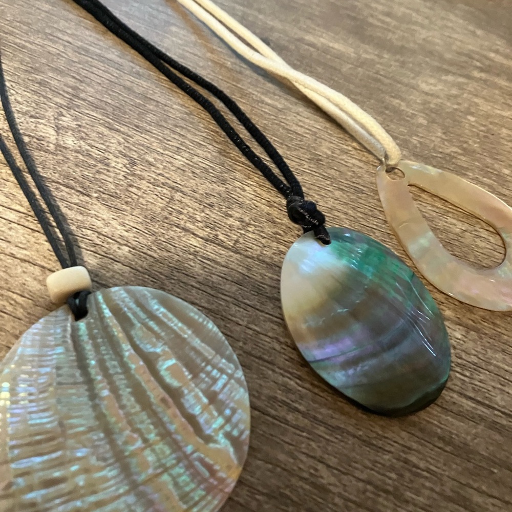 Hawaii's Finest Iridescent Shell Necklaces - Black and Cream - Picture 2 of 2